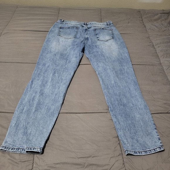 Holiday Snowman & Snowflake Women's Medium Wash Jeans, Size 18 - Picture 5 of 9